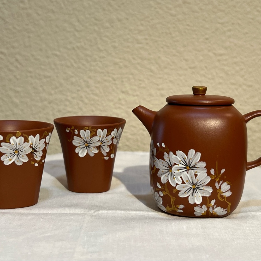 Charming Brown Floral Teapot and Cups
